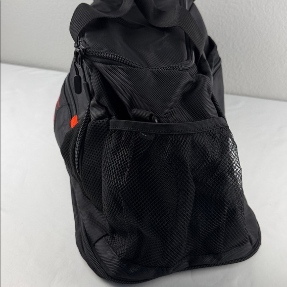 NWT BAGSMART Black and Red Men's Duffel Bag Gyn Bag Expandable - Picture 9 of 15